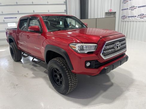 Used 2016 Toyota Tacoma TRD Off-Road image 10