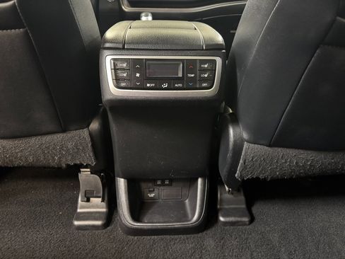Used 2019 Toyota Highlander Limited Platinum image 18