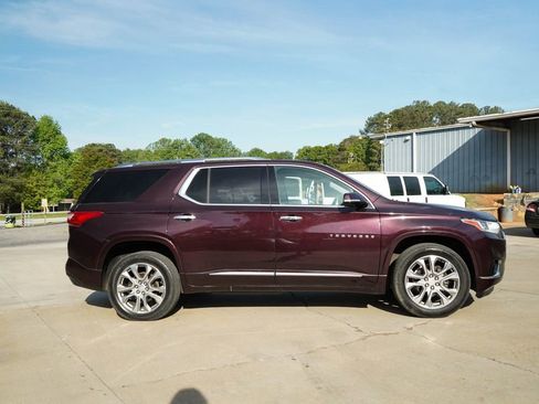 Used 2019 Chevrolet Traverse Premier w/ Driver Confidence II Package FWD image 3