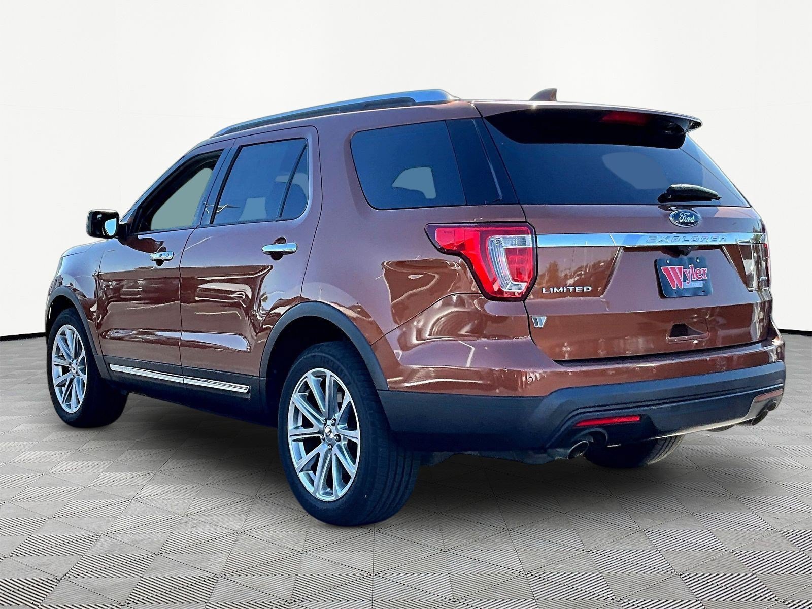 Used 2017 Ford Explorer Limited AWD/4WD image 4