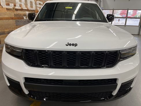 New 2025 Jeep Grand Cherokee L Altitude image 8
