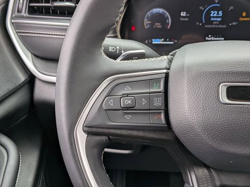 Used 2023 Jeep Grand Cherokee L Laredo AWD/4WD image 33