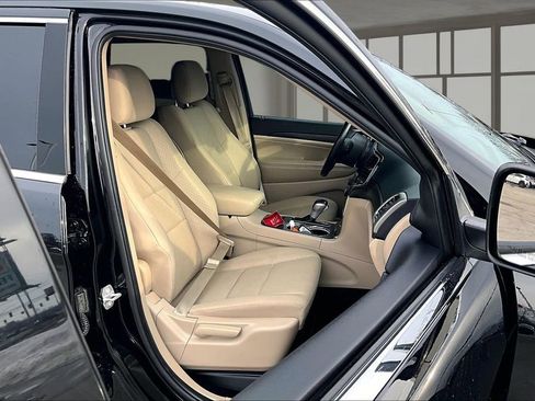 Used 2022 Jeep Grand Cherokee Laredo E image 8