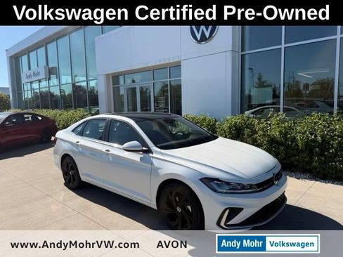 Used 2025 Volkswagen Jetta SE w/ Sunroof Package FWD image 1