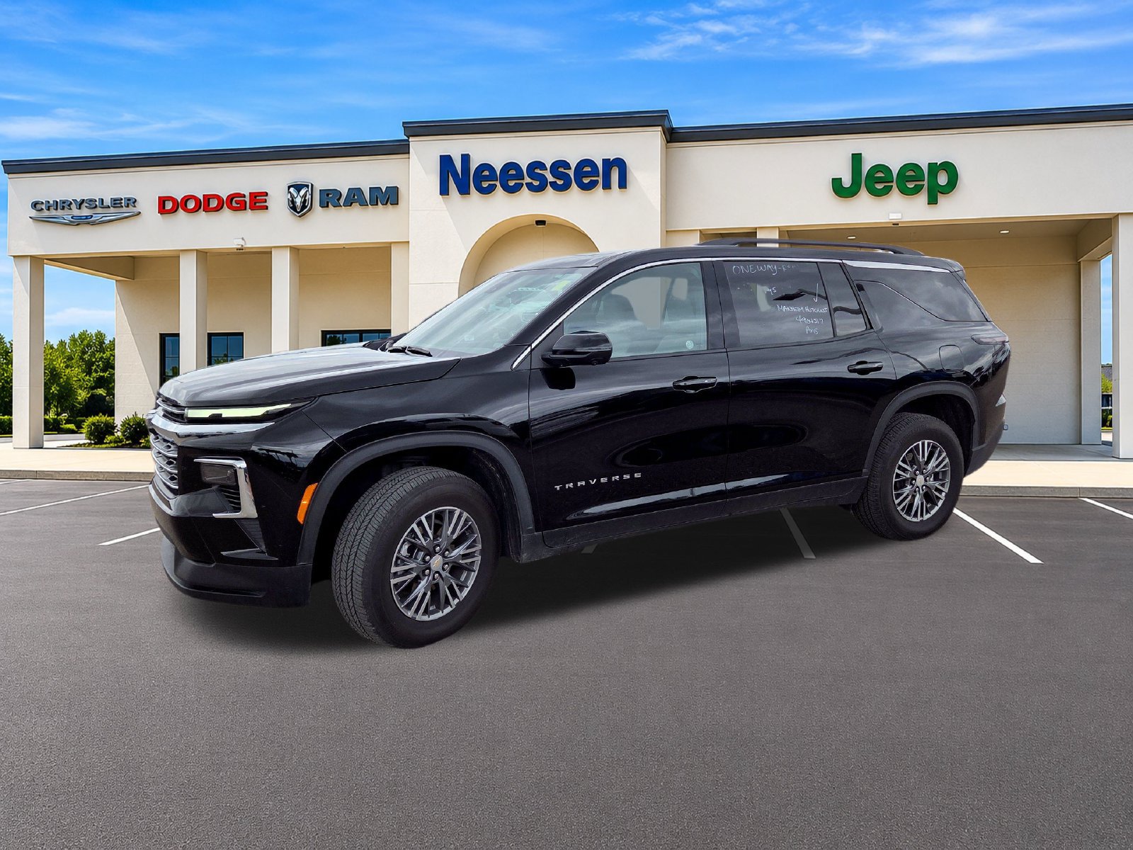 Used 2026 Chevrolet Traverse LT w/ Driver Confidence Package FWD image 3