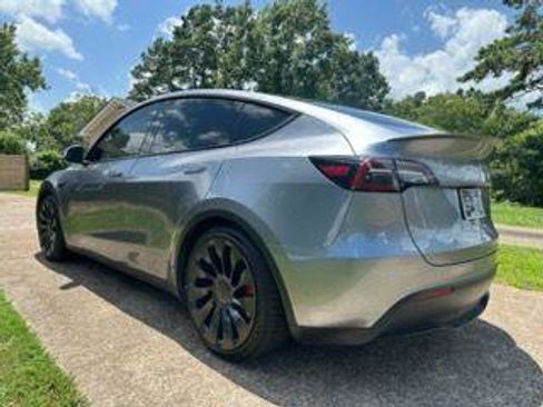 Used 2025 Tesla Model Y Performance AWD/4WD image 2