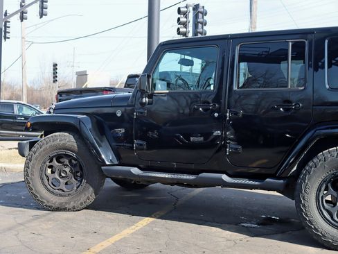 Used 2018 Jeep Wrangler Unlimited Sahara AWD/4WD image 14