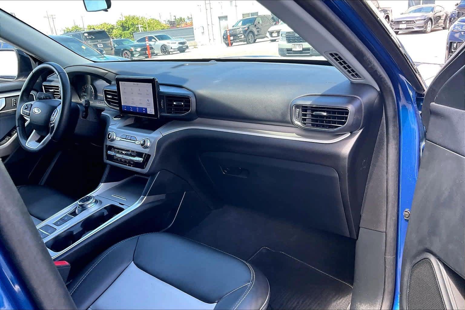 Used 2023 Ford Explorer XLT w/ Equipment Group 202A RWD image 23