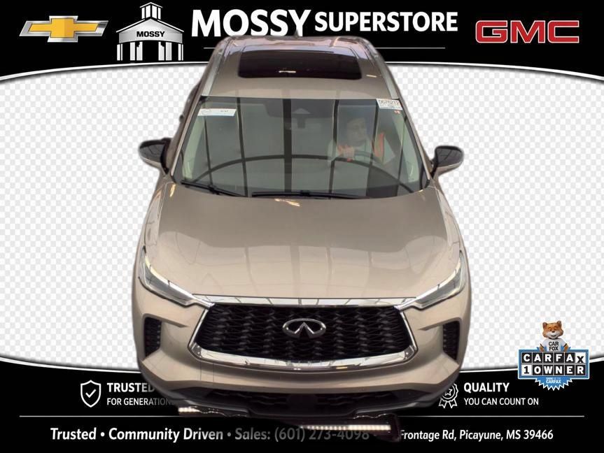 Used 2023 INFINITI QX60 Sensory w/ Cargo Package FWD image 2