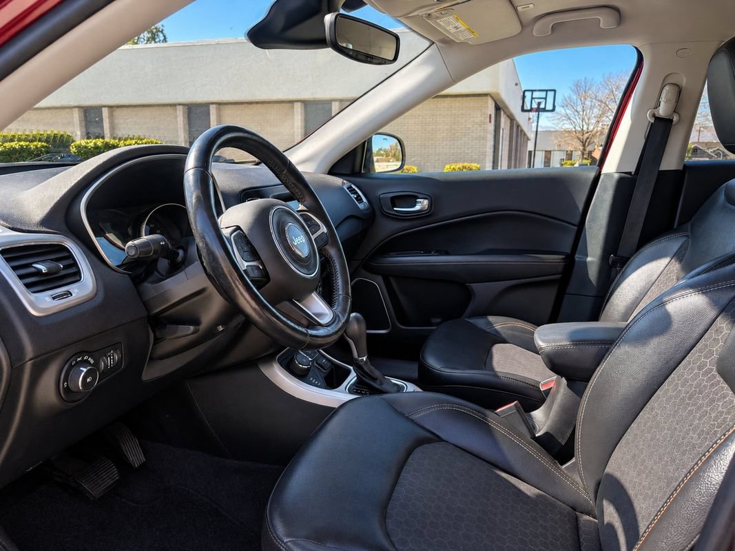Used 2018 Jeep Compass Latitude w/ Popular Equipment Group AWD/4WD image 4