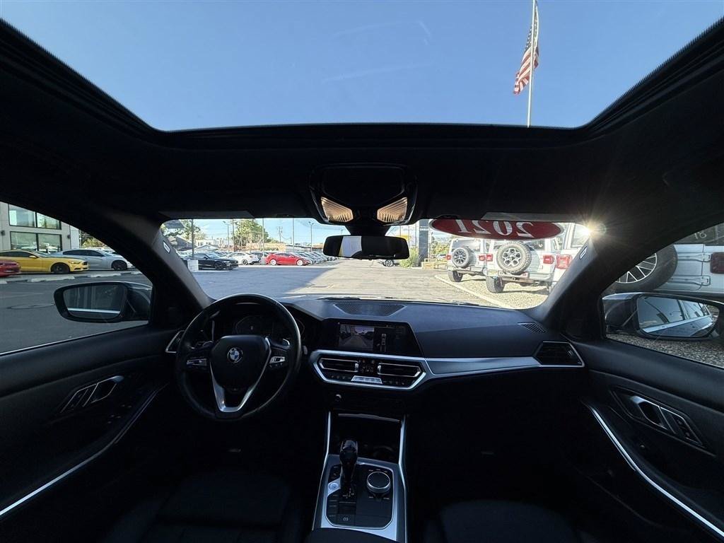 Used 2021 BMW 330i xDrive Sedan AWD/4WD image 25