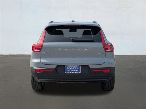 New 2026 Volvo XC40 B5 Core w/ Climate Package AWD/4WD image 5