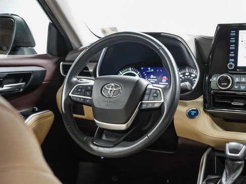 Used 2022 Toyota Highlander XLE image 15