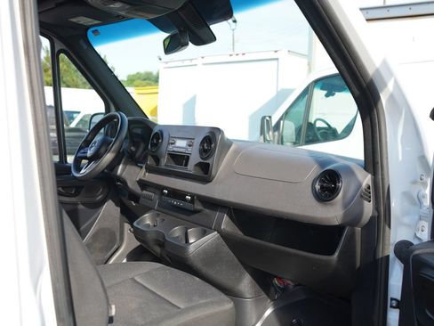 Used 2023 Mercedes-Benz Sprinter 2500 image 2