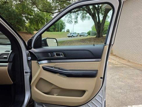 Used 2017 Ford Explorer FWD image 41