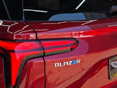 Used 2025 Chevrolet Blazer EV LT image 32
