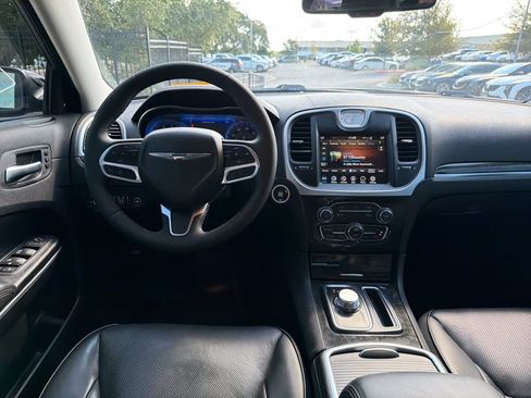 Used 2023 Chrysler 300 Touring L w/ Comfort Group RWD image 31