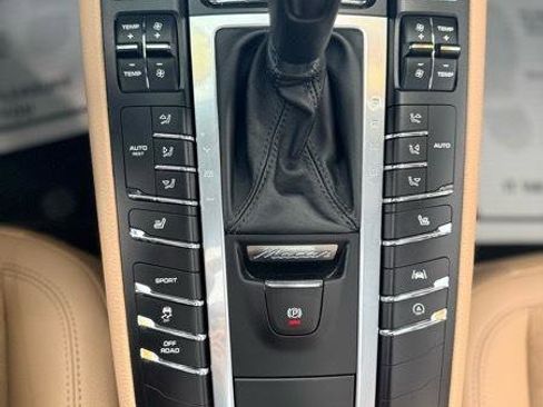 Used 2021 Porsche Macan image 22