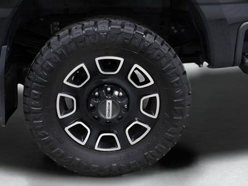Used 2024 Ford F350 Platinum w/ FX4 Off-Road Package AWD/4WD image 10