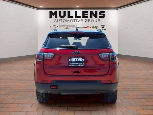 Used 2025 Jeep Compass Trailhawk AWD/4WD image 5