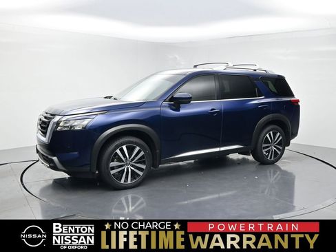 Used 2025 Nissan Pathfinder Platinum w/ Cargo Package FWD image 1