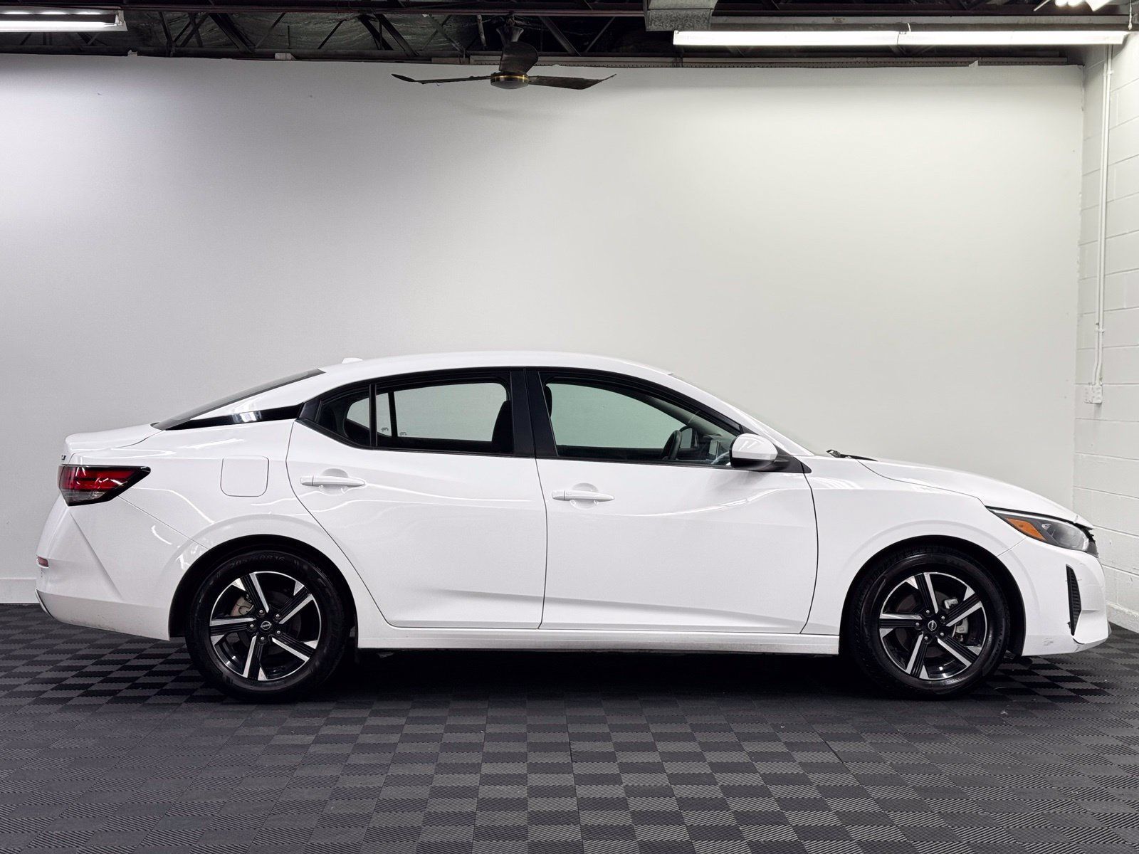 Certified 2024 Nissan Sentra SV FWD image 5