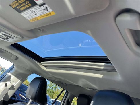 Used 2022 Toyota Highlander XLE image 19