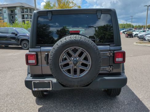 Used 2024 Jeep Wrangler Unlimited Sport AWD/4WD image 5