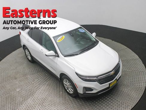 Used 2023 Chevrolet Equinox LT image 3