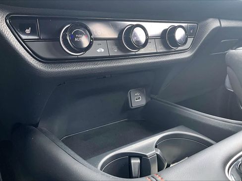 Certified 2025 Honda HR-V Sport image 32