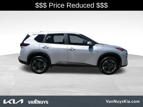 Used 2024 Nissan Rogue SV FWD image 30