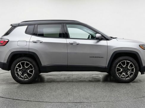 Used 2025 Jeep Compass Trailhawk AWD/4WD image 11