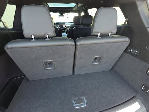 Used 2025 Cadillac XT6 Premium Luxury FWD image 22