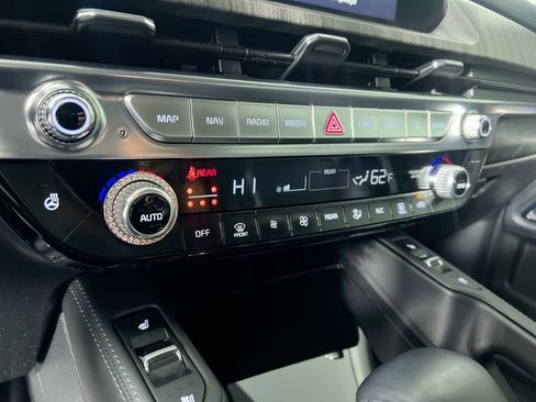 Used 2024 Kia Telluride SX Prestige image 24