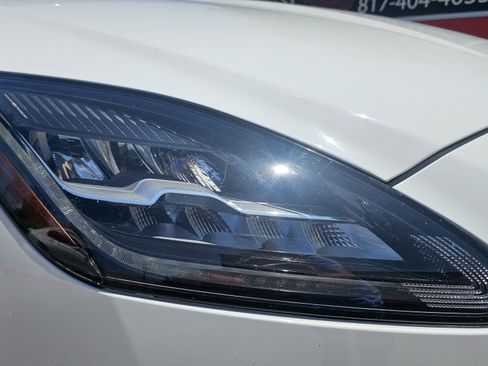 Used 2018 Jaguar E-PACE SE image 12