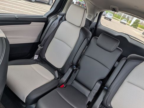 Used 2026 Honda Odyssey Elite image 12
