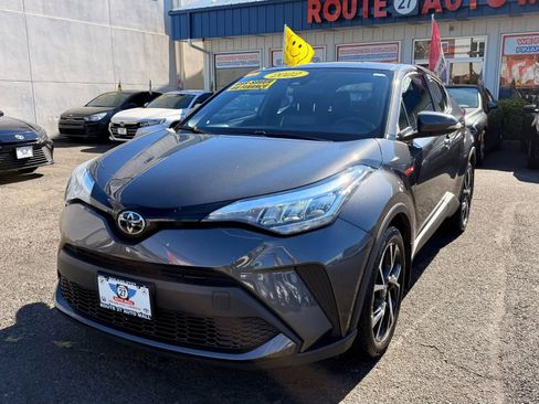 Used 2022 Toyota C-HR XLE image 4