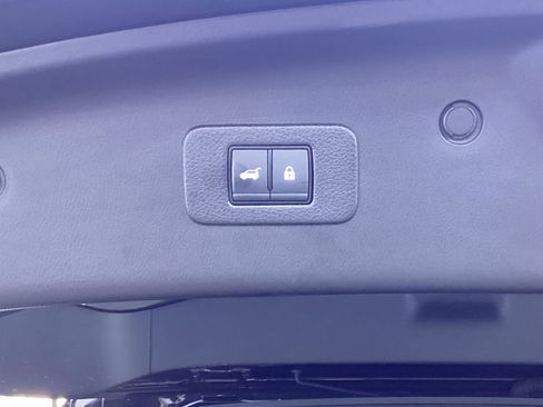 Used 2024 Nissan Armada Platinum w/ Captain's Chairs Package image 10