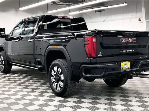 Used 2024 GMC Sierra 2500 Denali w/ Technology Package image 3