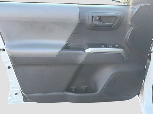 Used 2020 Toyota Tacoma SR5 image 19