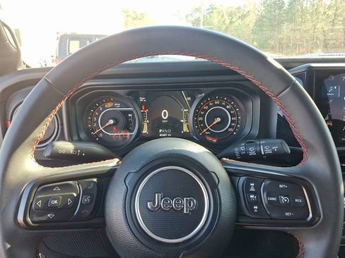 Used 2024 Jeep Wrangler Unlimited Rubicon image 19