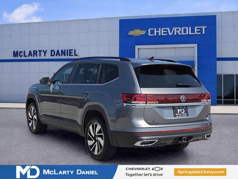 Used 2025 Volkswagen Atlas SE FWD image 4
