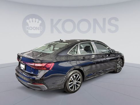 Used 2025 Volkswagen Jetta SE FWD image 7