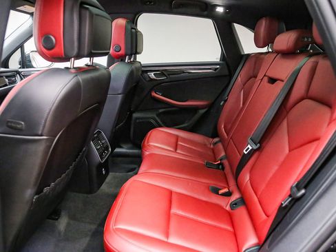 Certified 2023 Porsche Macan AWD/4WD image 26