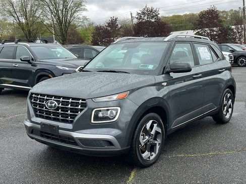 Used 2023 Hyundai Venue Limited FWD image 3