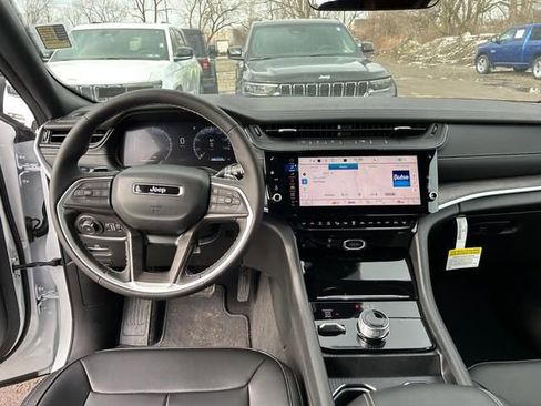 New 2026 Jeep Grand Cherokee Limited w/ Limited Altitude Package AWD/4WD image 16