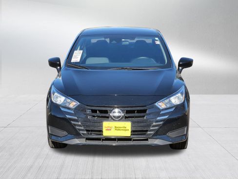 Used 2023 Nissan Versa SV image 2