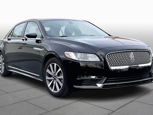 Used 2017 Lincoln Continental Premiere image 2