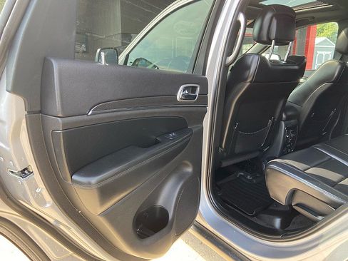 Used 2018 Jeep Grand Cherokee Limited AWD/4WD image 7