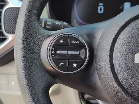 Used 2025 Kia Soul LX w/ LX Technology Package FWD image 25